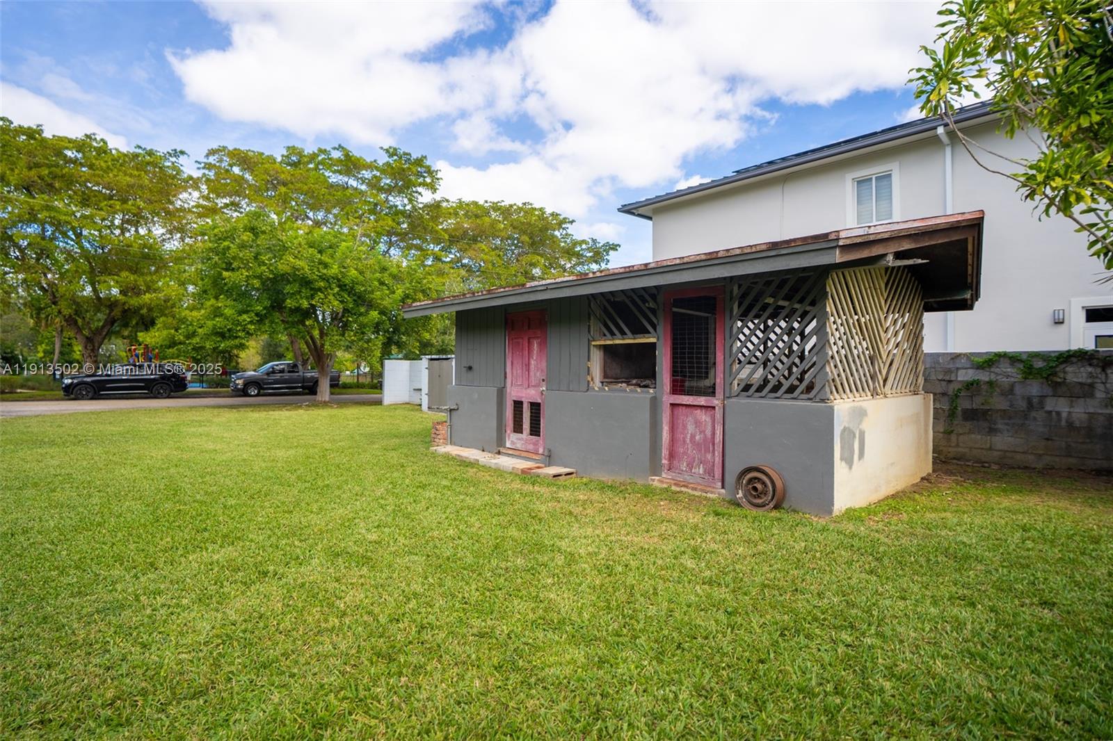 LUDLUM PLAZA - Residential