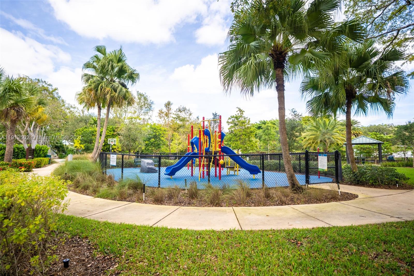 LUDLUM PLAZA - Residential