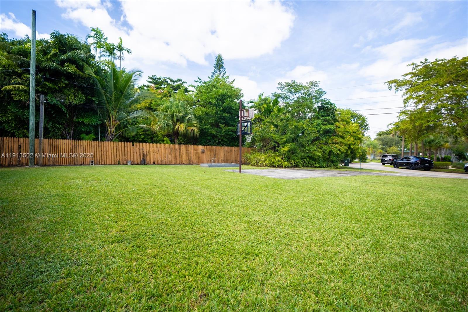 LUDLUM PLAZA - Residential