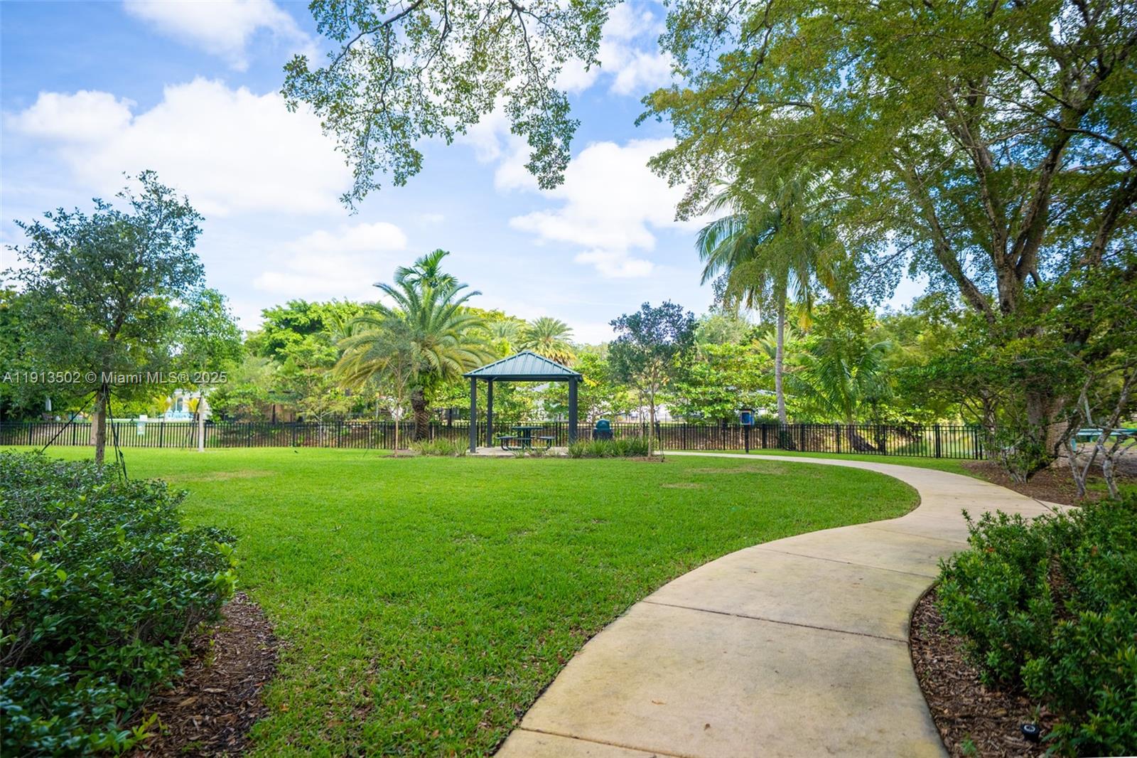 LUDLUM PLAZA - Residential