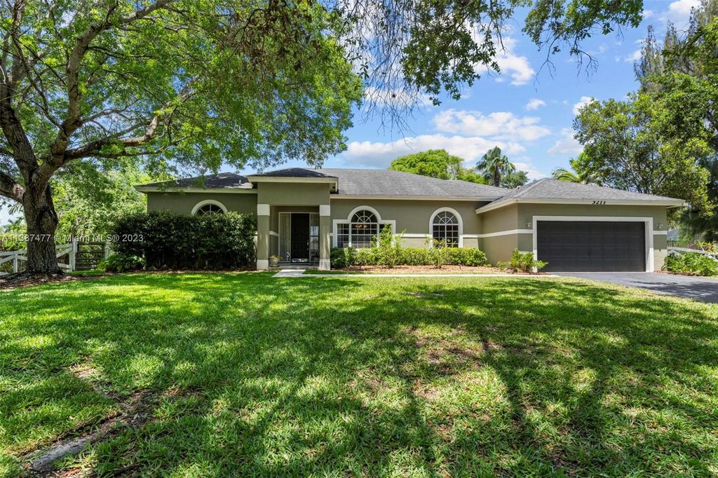 Photo of 5211 SW 199th Ave, Pembroke Pines, FL 33332 (MLS # A11387477)