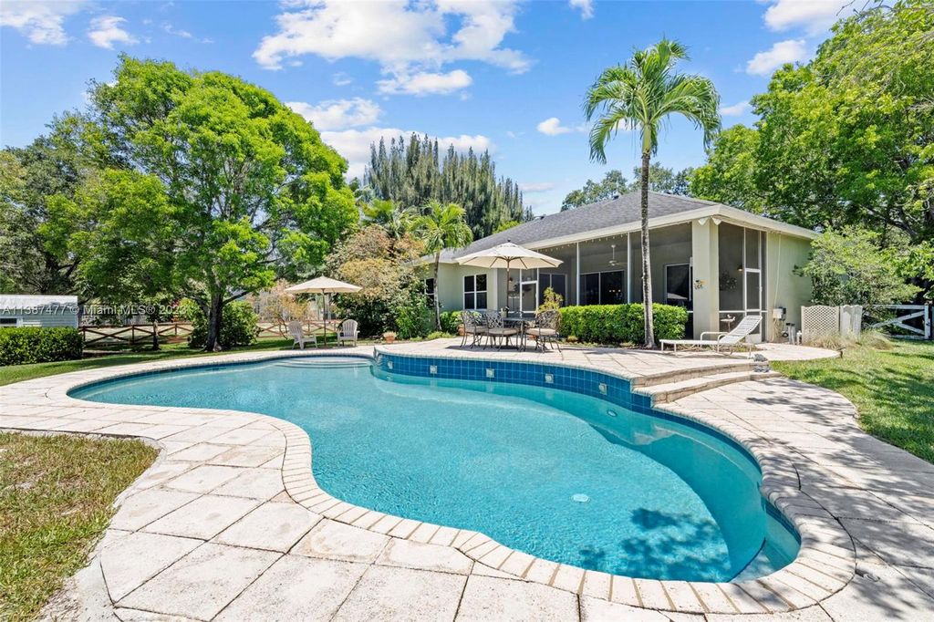 Photo of 5211 SW 199th Ave, Pembroke Pines, FL 33332 (MLS # A11387477)