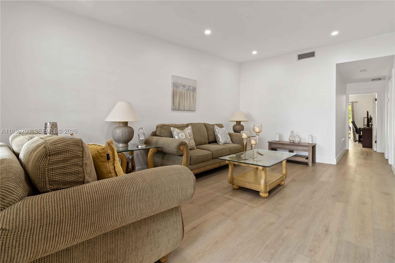 LAKE VILG AT INTL LAKE TH - Residential Lease