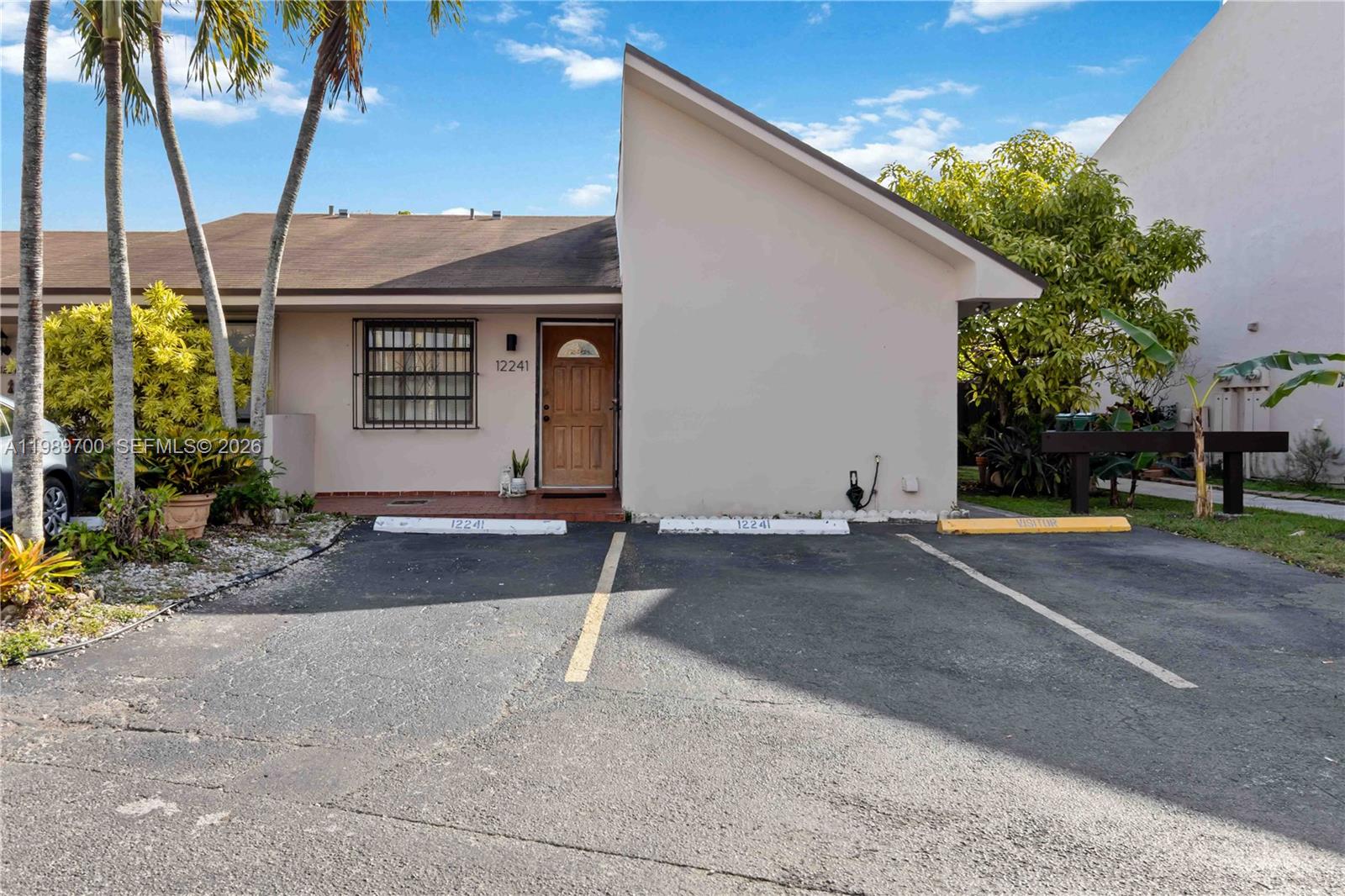 LAKE VILG AT INTL LAKE TH - Residential Lease