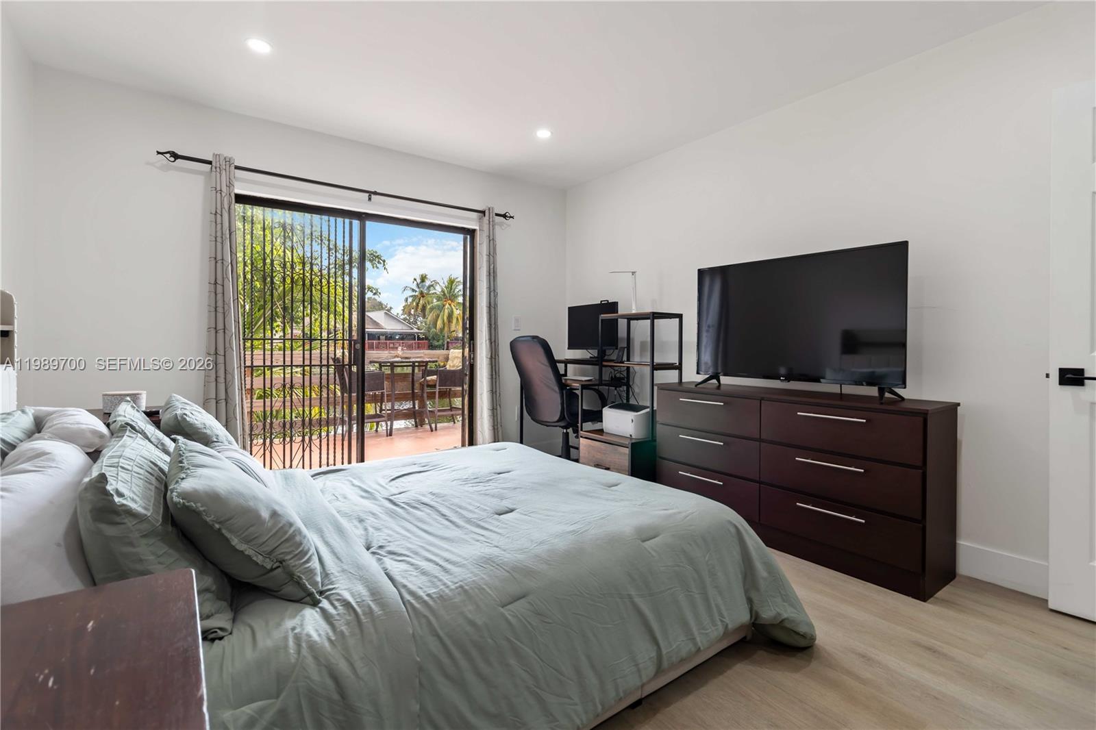 LAKE VILG AT INTL LAKE TH - Residential Lease