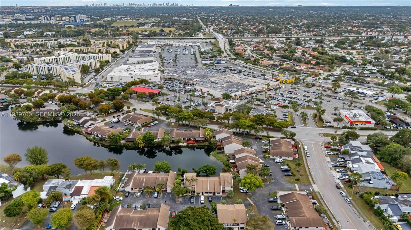 LAKE VILG AT INTL LAKE TH - Residential Lease