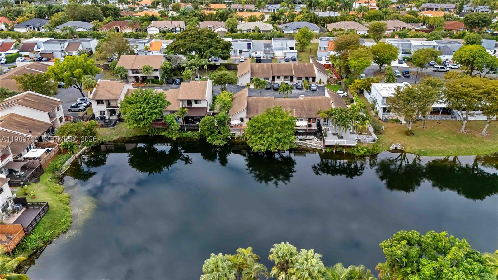 LAKE VILG AT INTL LAKE TH - Residential Lease