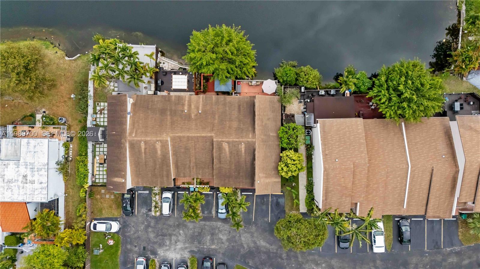 LAKE VILG AT INTL LAKE TH - Residential Lease