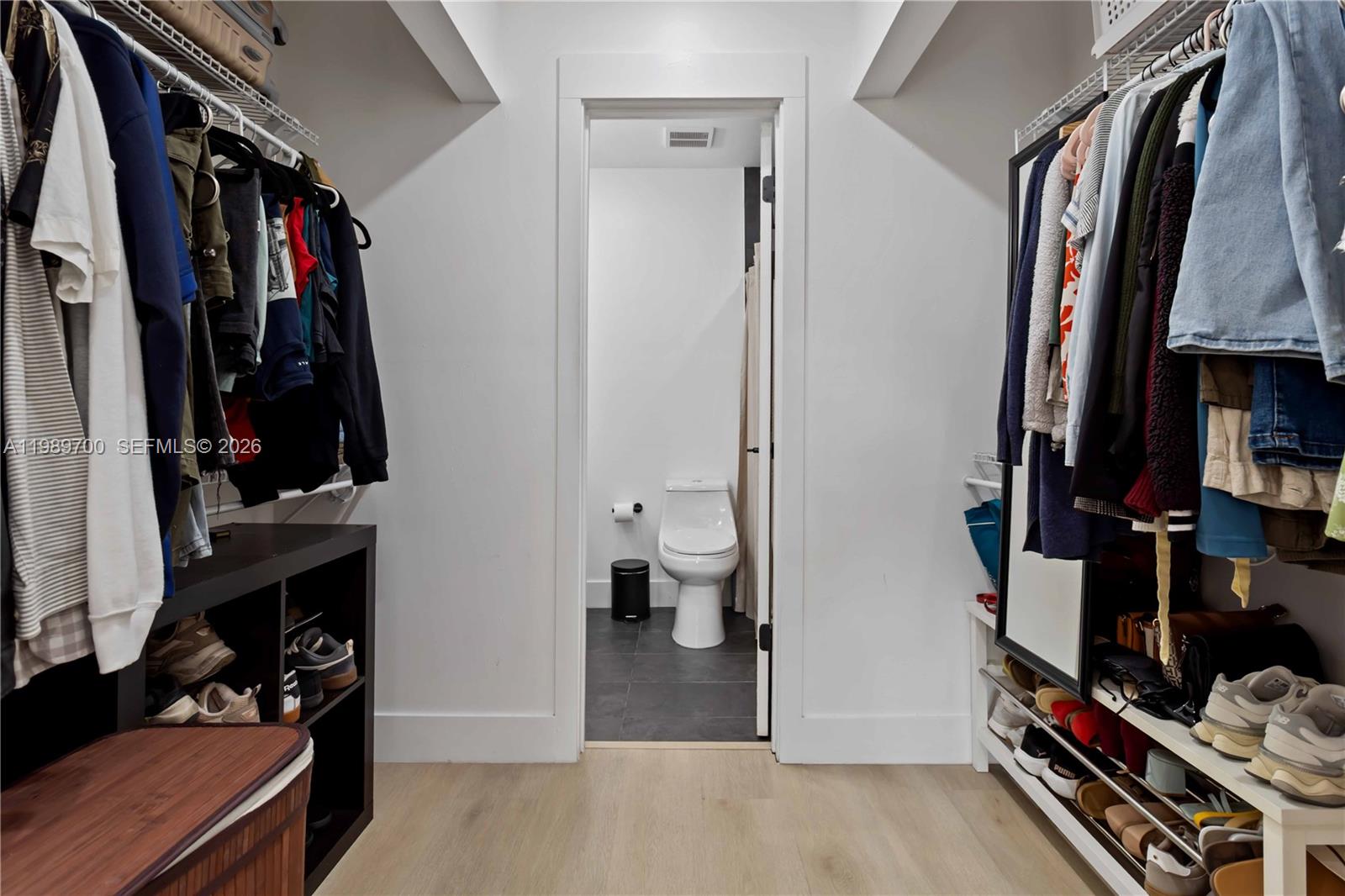 LAKE VILG AT INTL LAKE TH - Residential Lease