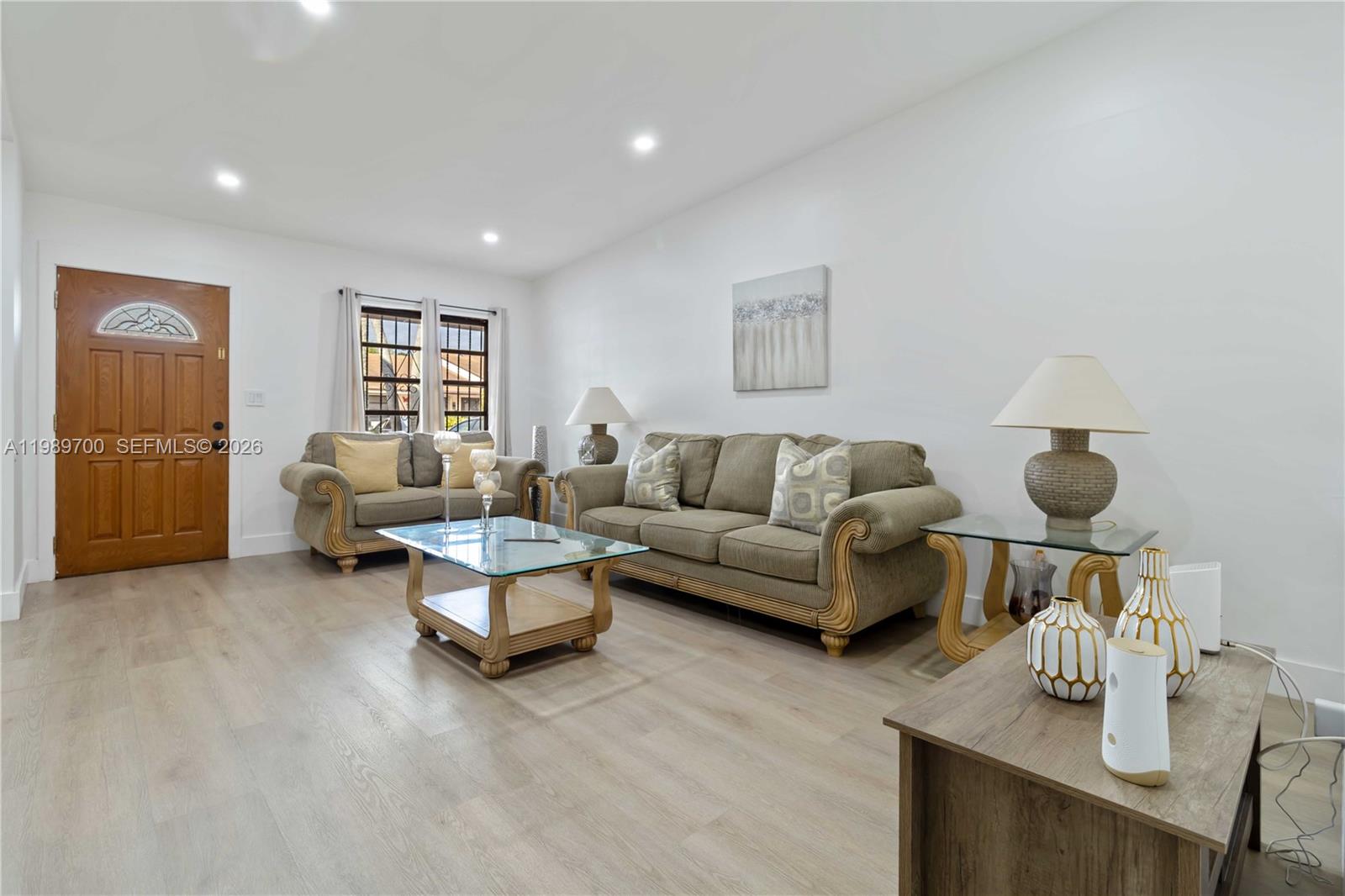 LAKE VILG AT INTL LAKE TH - Residential Lease