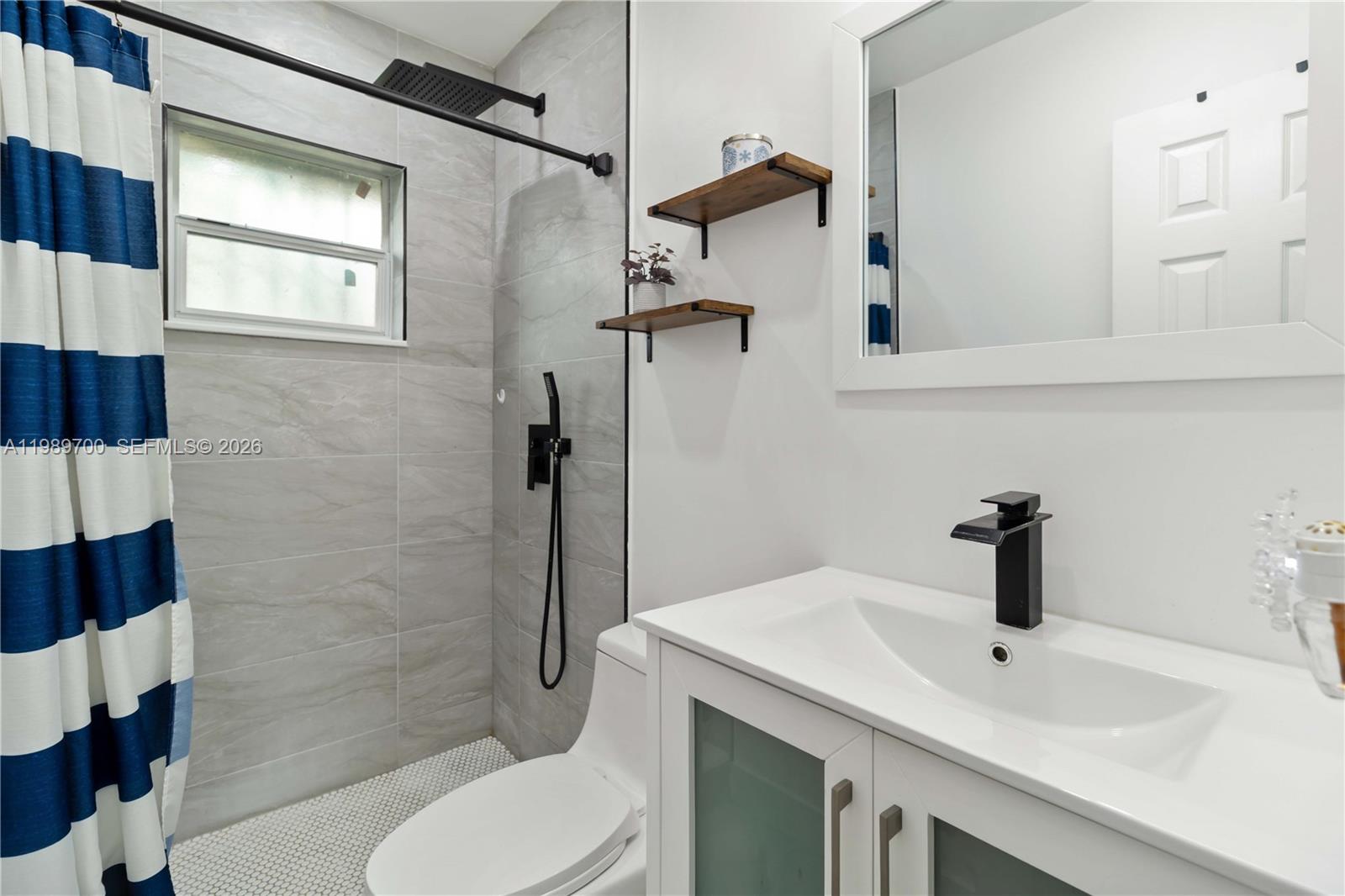 LAKE VILG AT INTL LAKE TH - Residential Lease