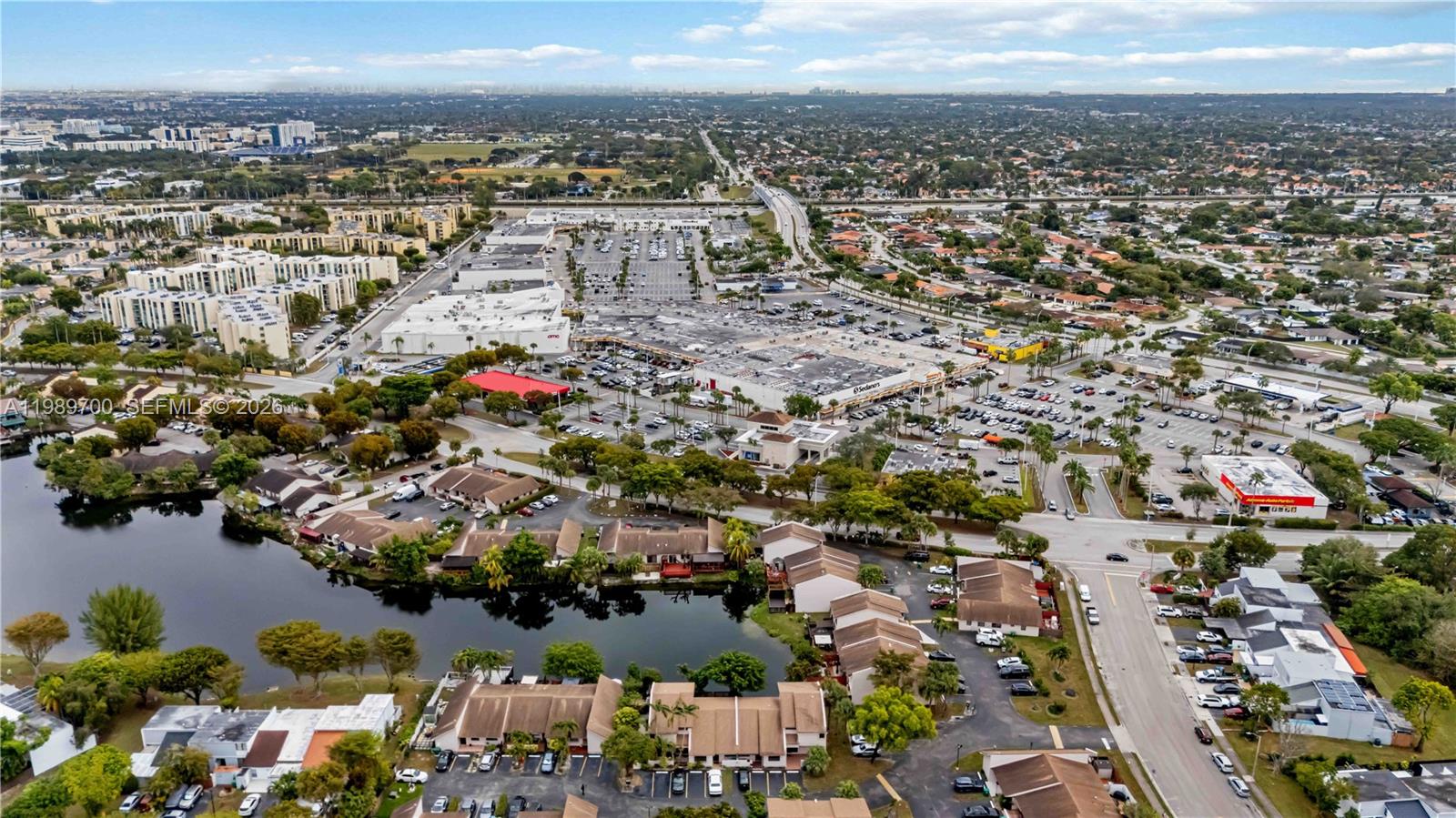 LAKE VILG AT INTL LAKE TH - Residential Lease