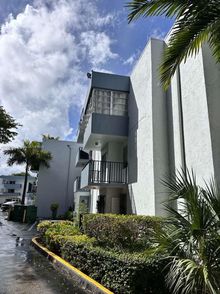 GROVE GARDENS CONDO - Residential Lease