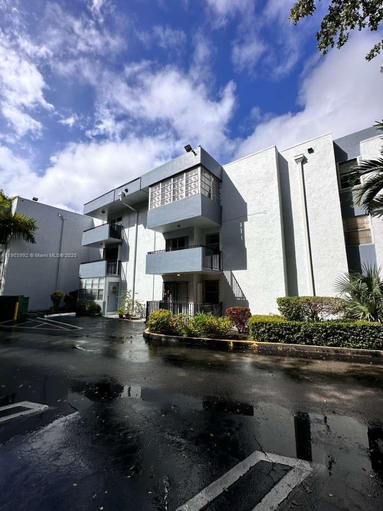 GROVE GARDENS CONDO - Residential Lease