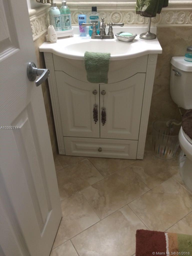 THE BEACH CLUB FONTAINEBL - Residential Lease