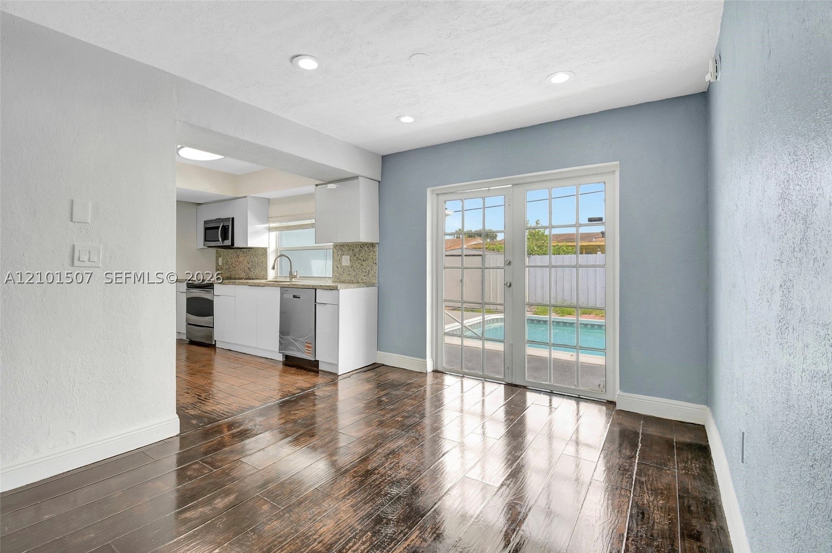 8960 Sunset Strip