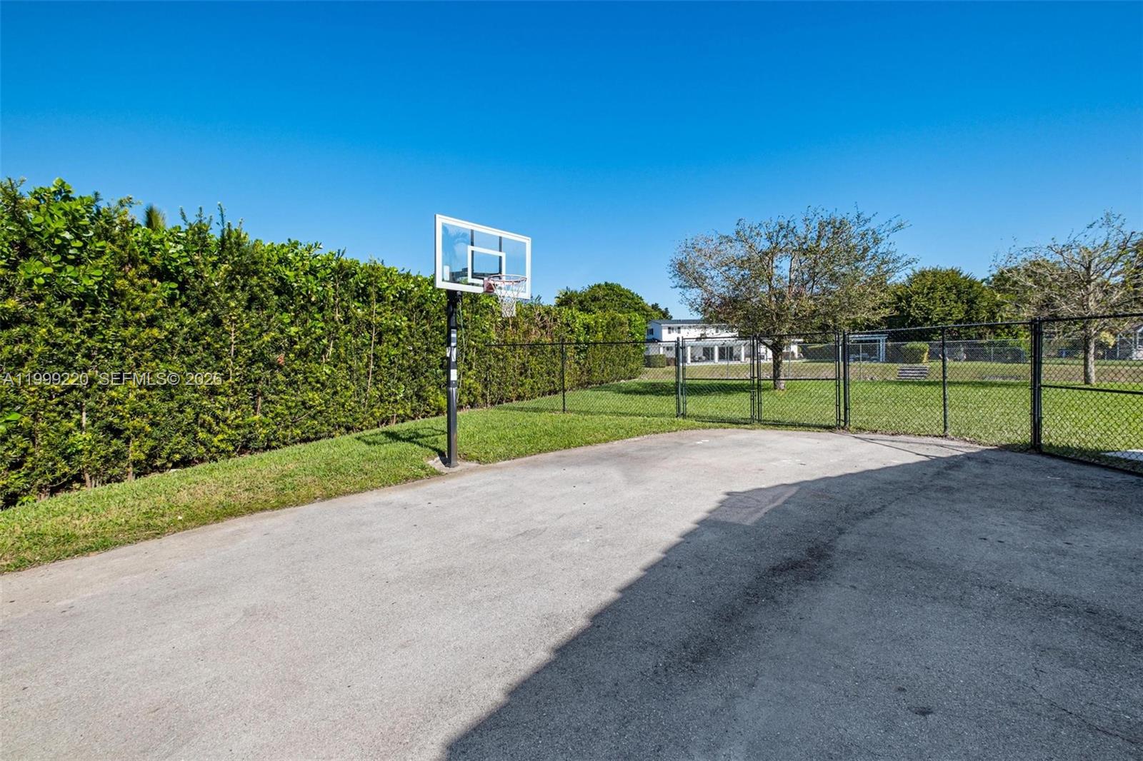 MONTGOMERY EAST SEC 2 - Residential Lease