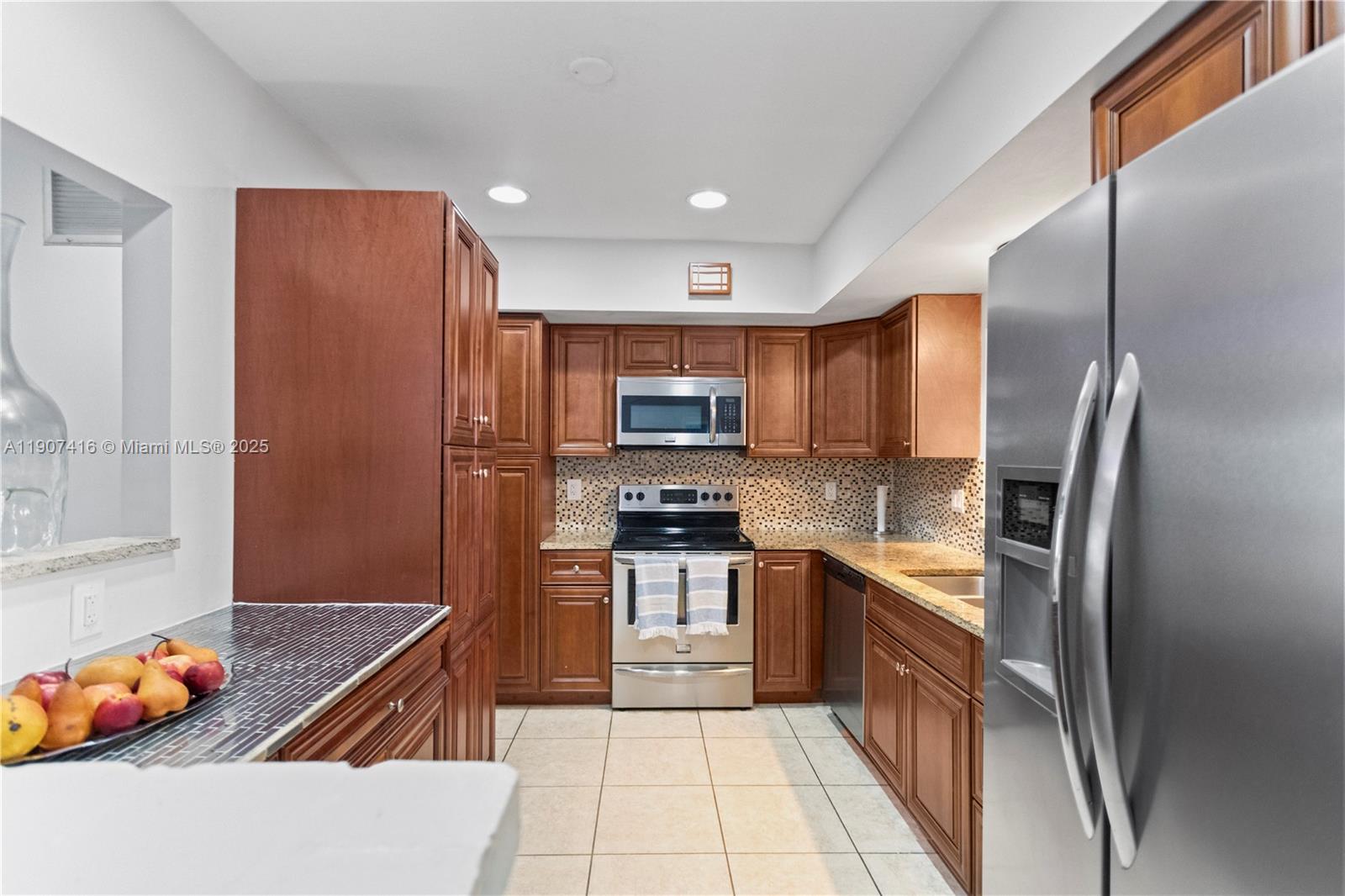 HOLLYWOOD HILLS - Residential