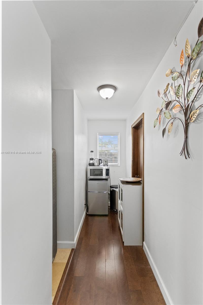 HOLLYWOOD HILLS - Residential