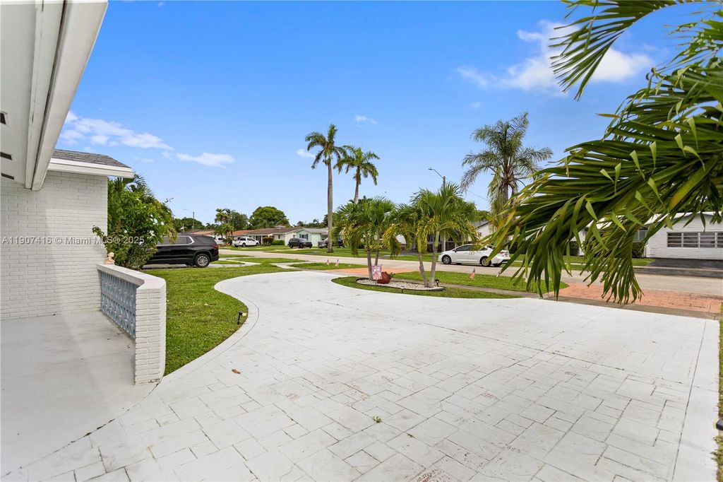 Photo of 4515 Jackson St, Hollywood, FL 33021 (MLS # A11907416)