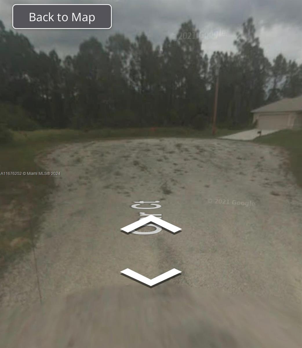 Excellent Opportunity!!
This lot is located in a complex of residential houses ready to build.