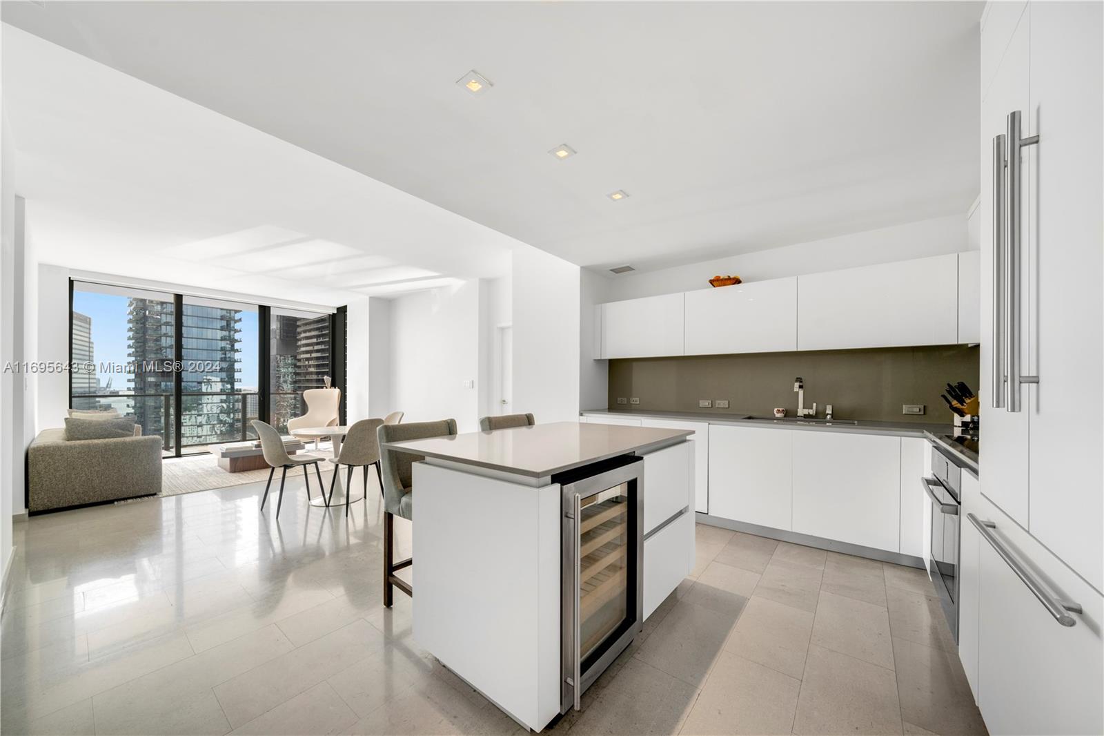 88 SW 7th St 2105