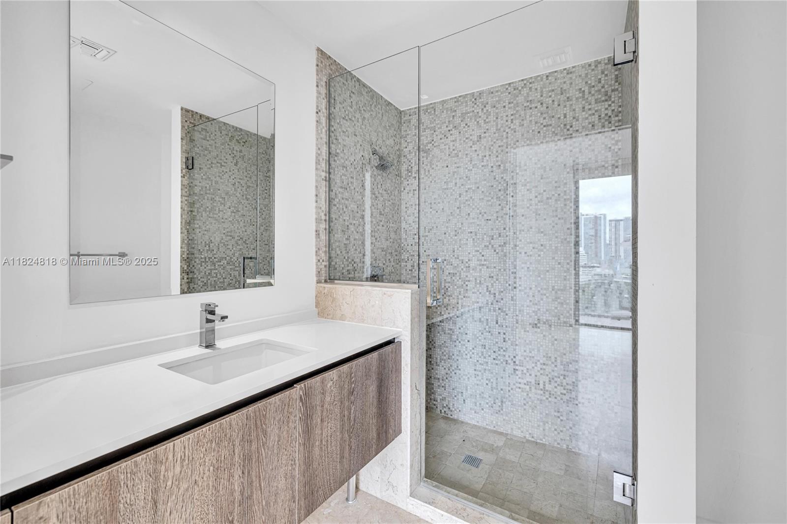 REACH CONDO - Residential