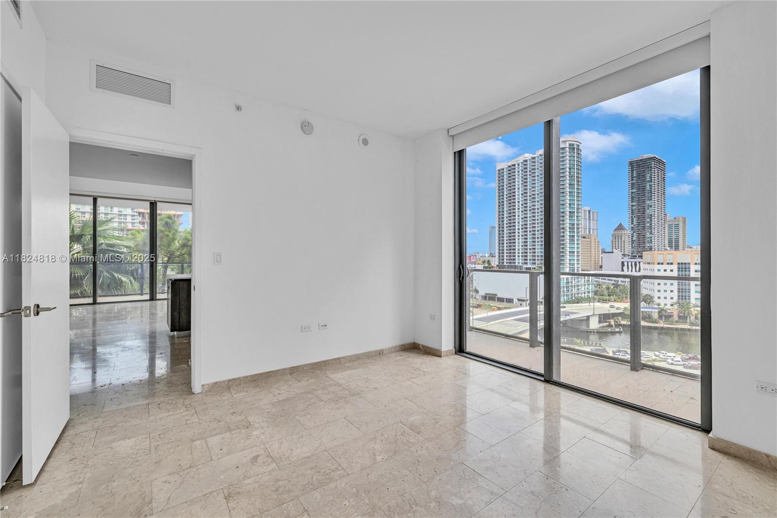 REACH CONDO - Residential