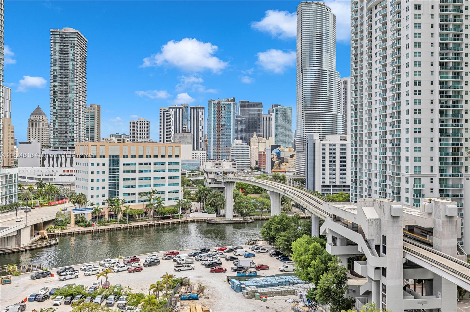 REACH CONDO - Residential