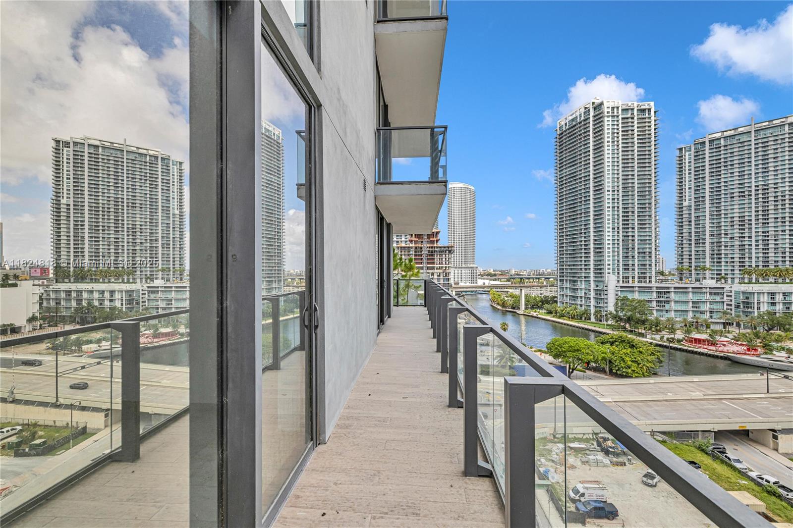 REACH CONDO - Residential