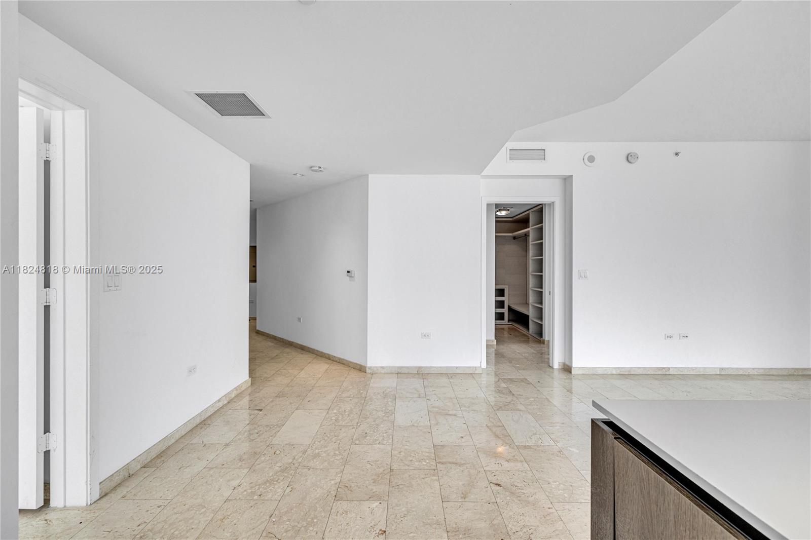 REACH CONDO - Residential