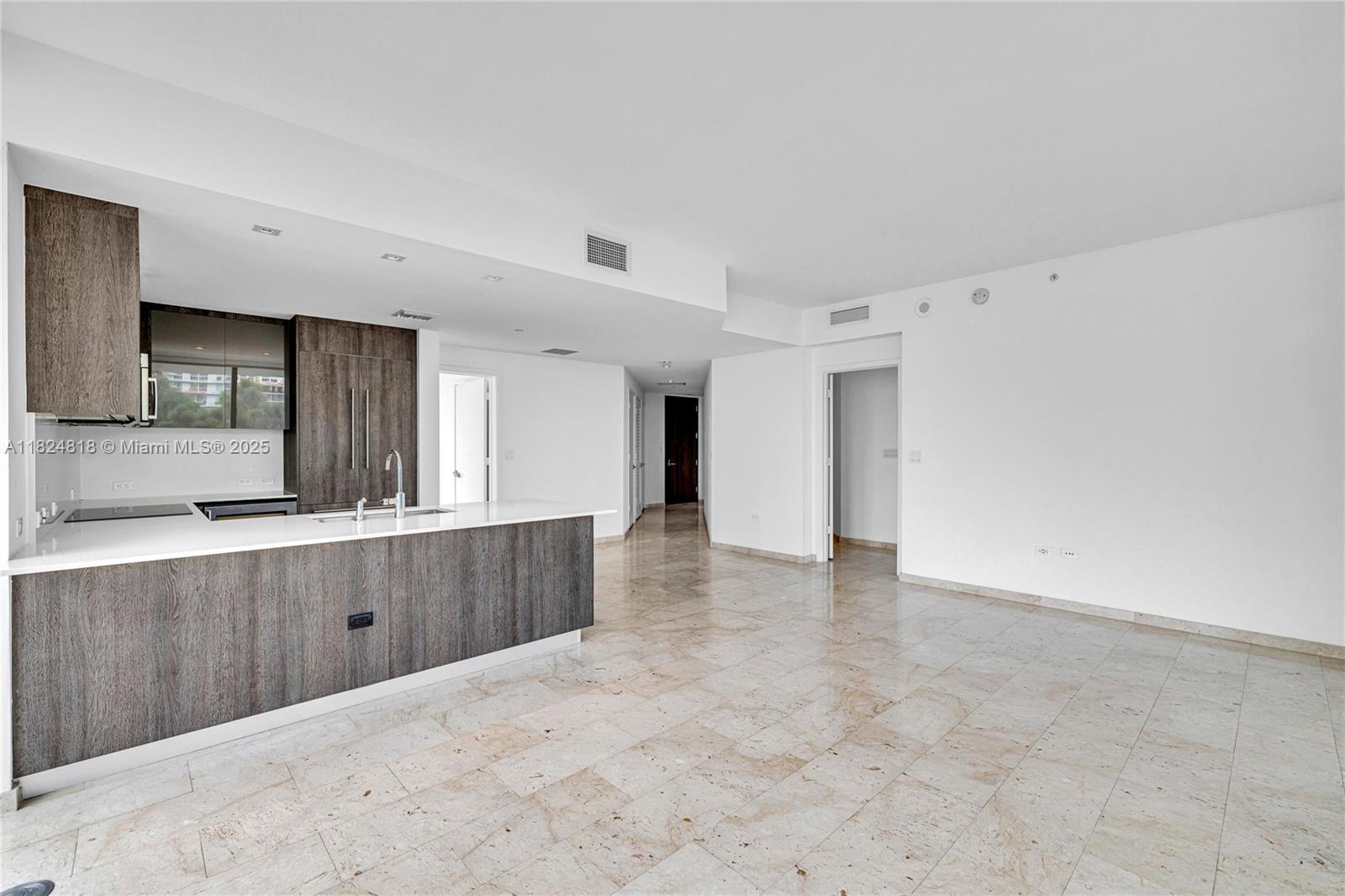 REACH CONDO - Residential