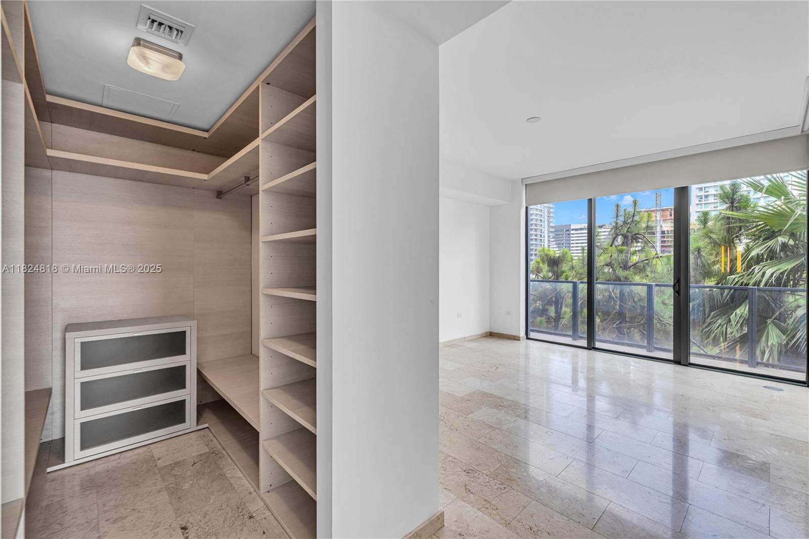 REACH CONDO - Residential