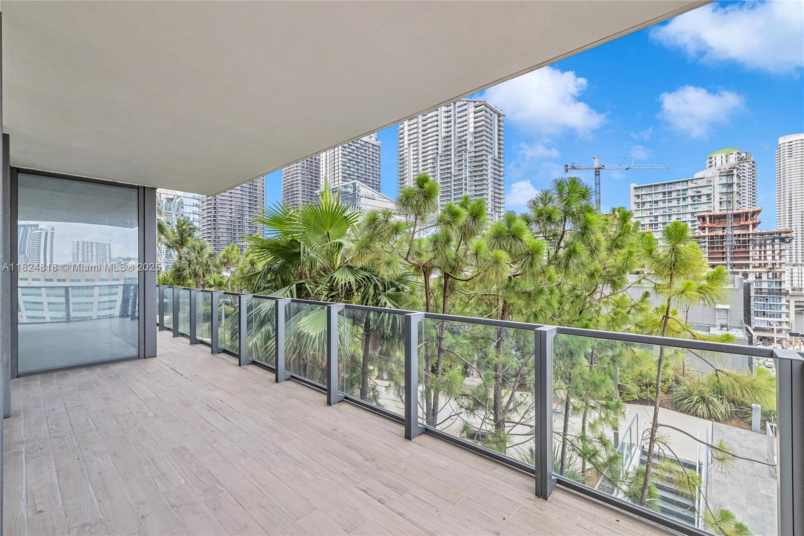 REACH CONDO - Residential