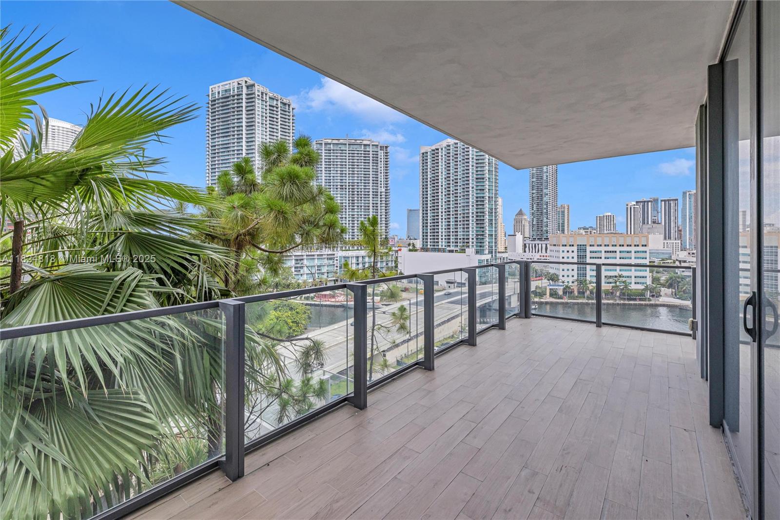 REACH CONDO - Residential