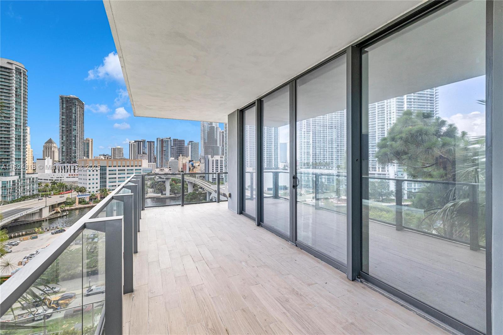 REACH CONDO - Residential