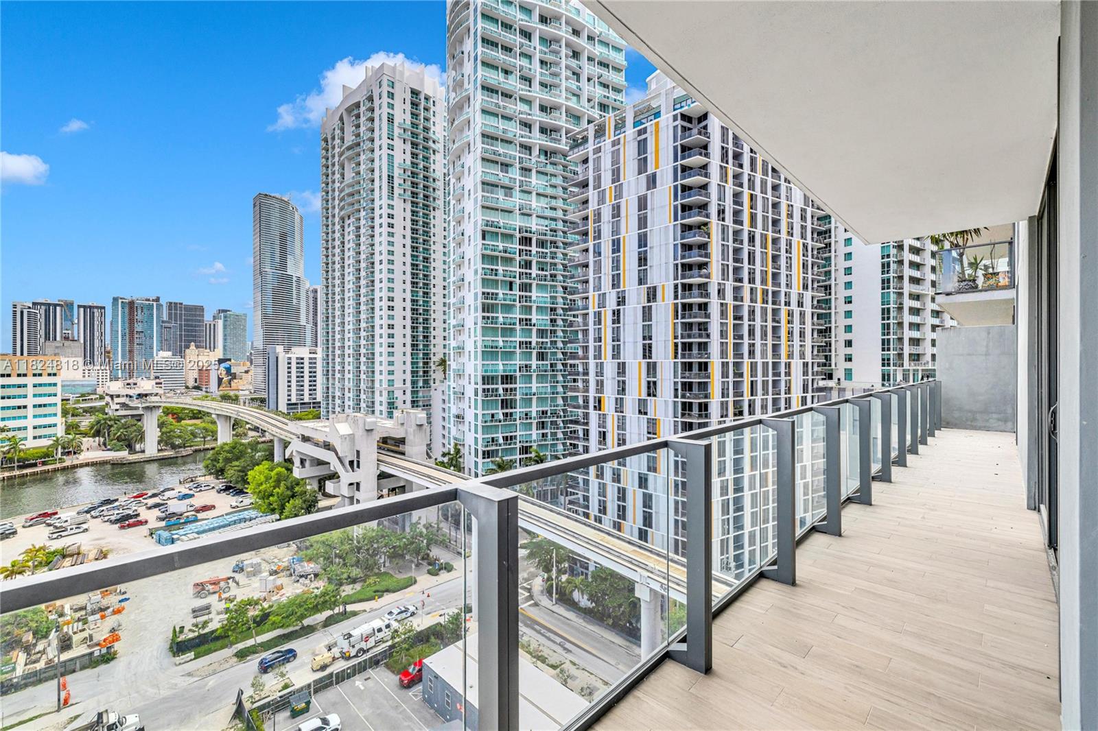 REACH CONDO - Residential