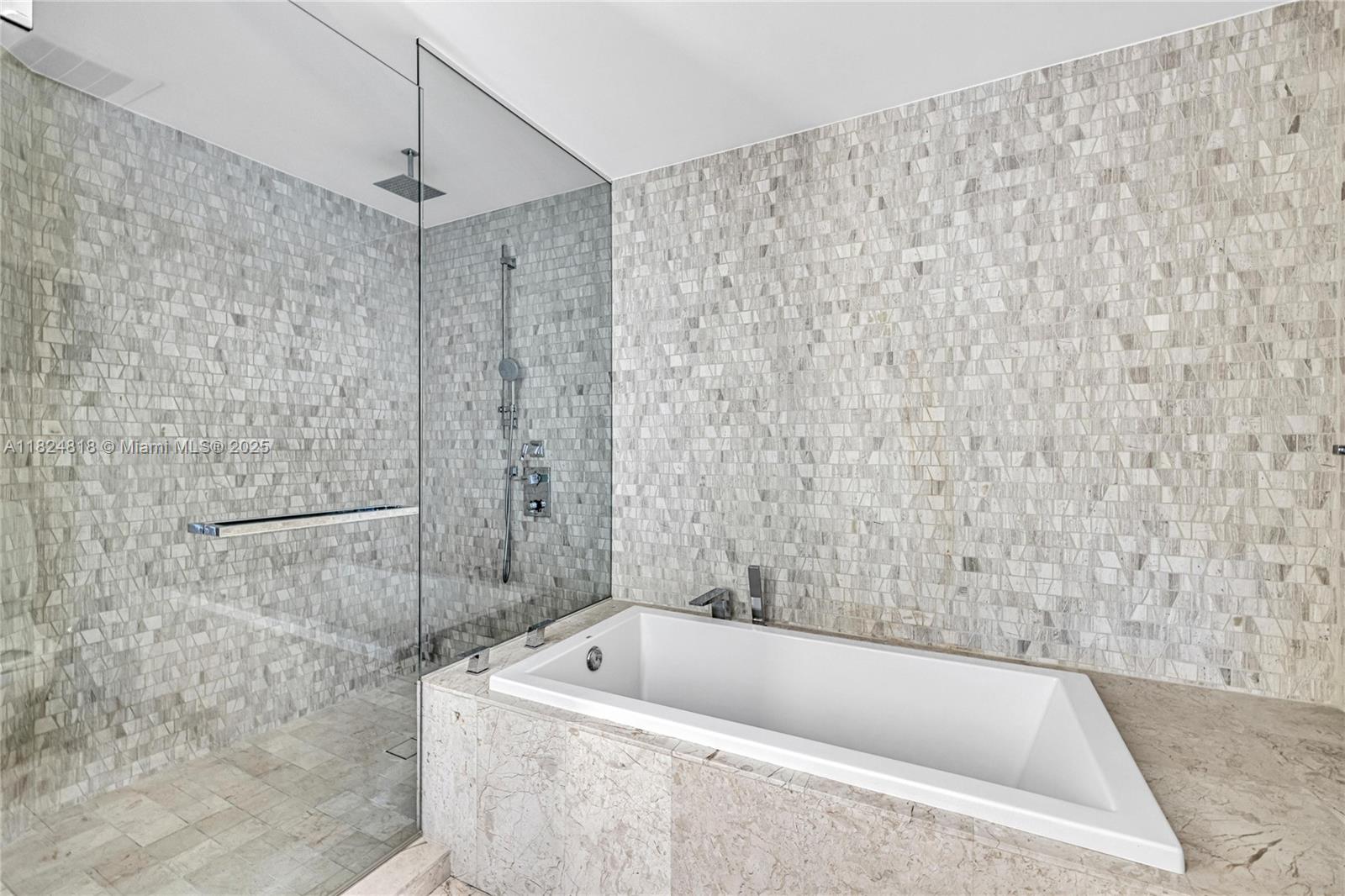 REACH CONDO - Residential