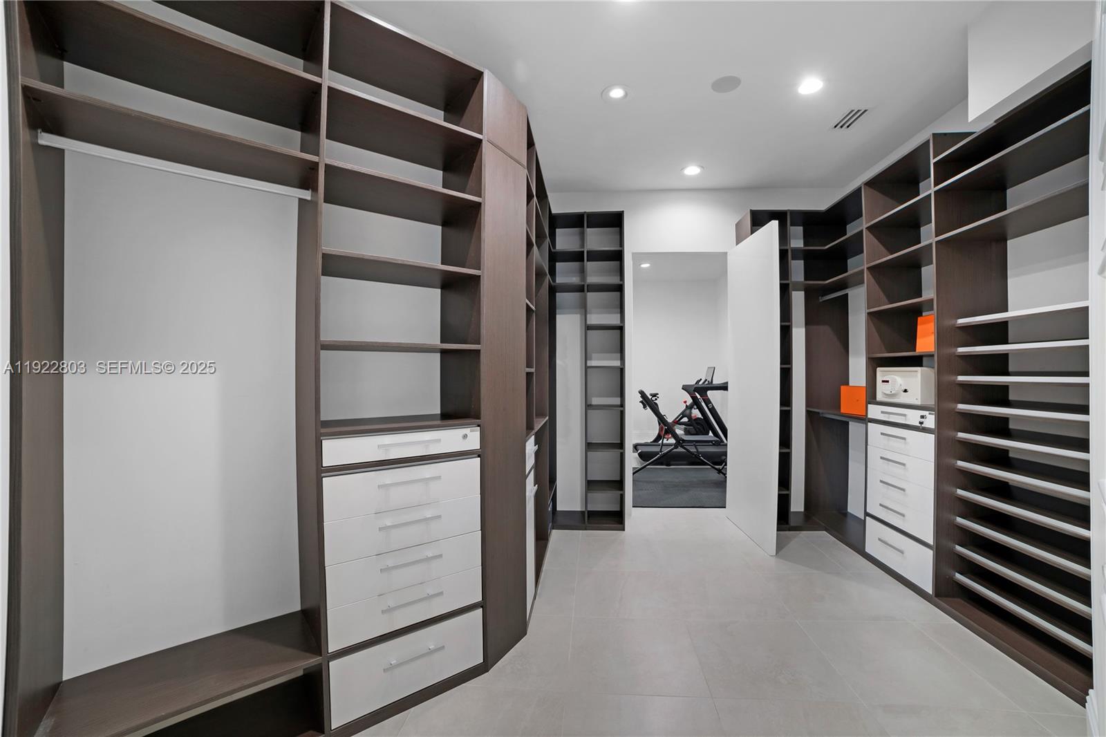 DEERING BAY ESTATES - Residential