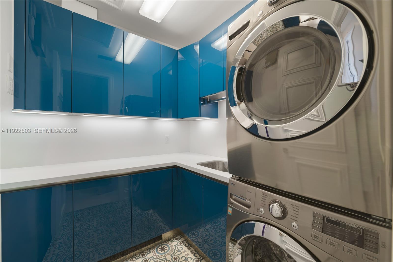 DEERING BAY ESTATES - Residential