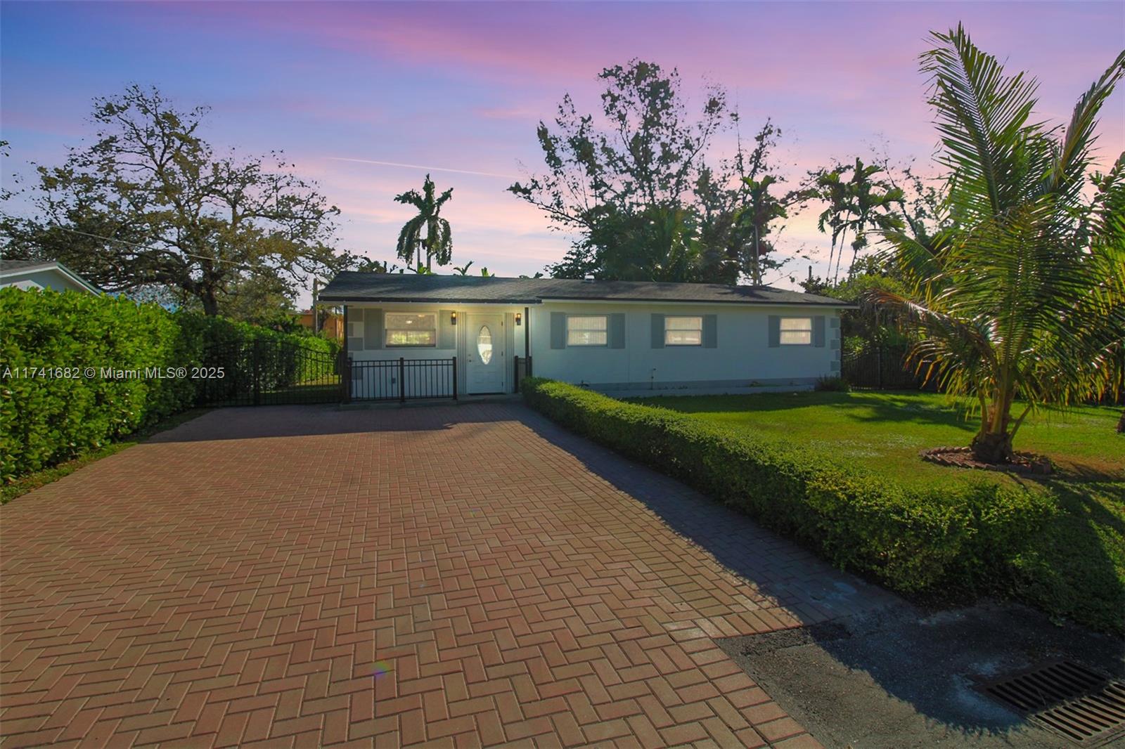 TWIN LAKE MANOR SUB - Residential