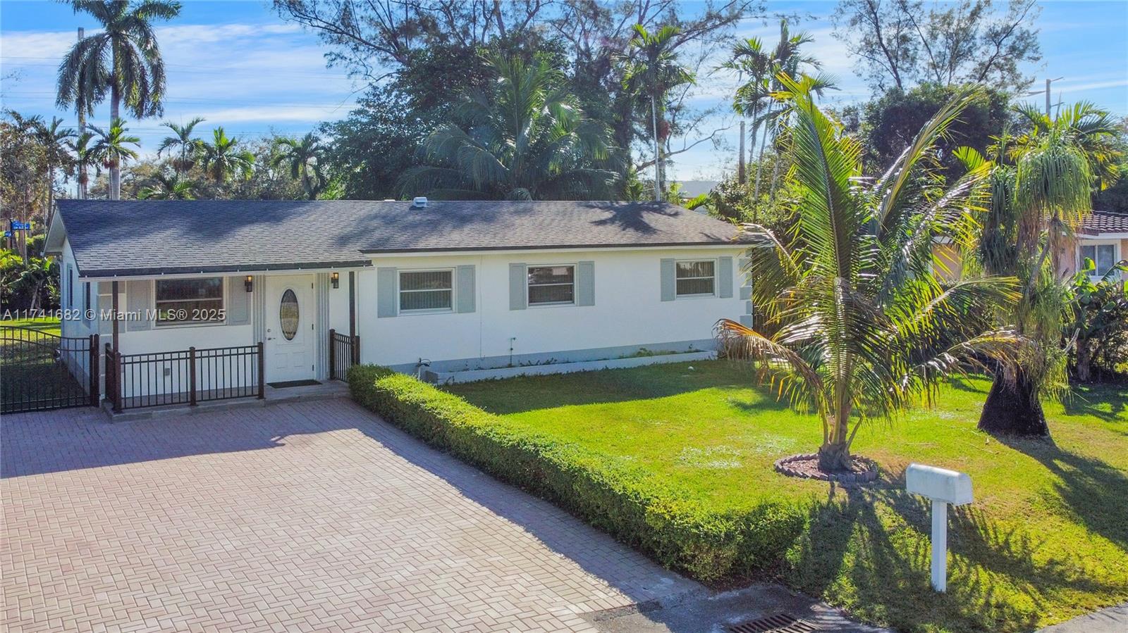 6255 Sw 62nd Ct, South Miami, Miami-Dade County, Florida - 3 Bedrooms  
2 Bathrooms - 