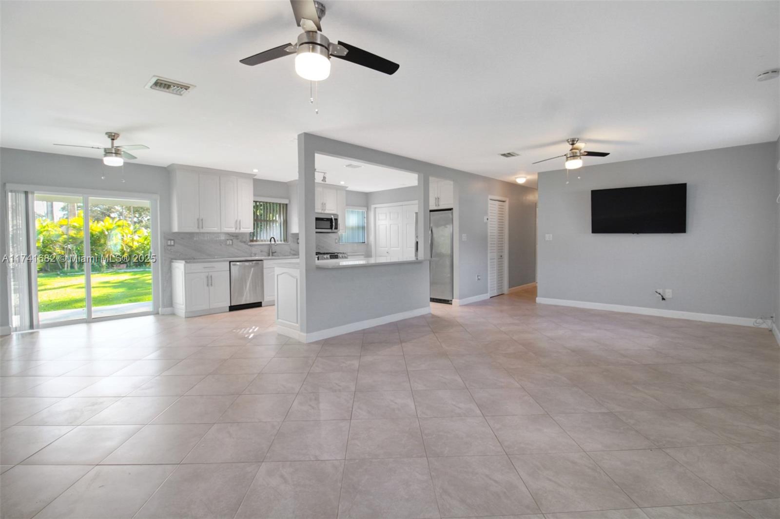 TWIN LAKE MANOR SUB - Residential