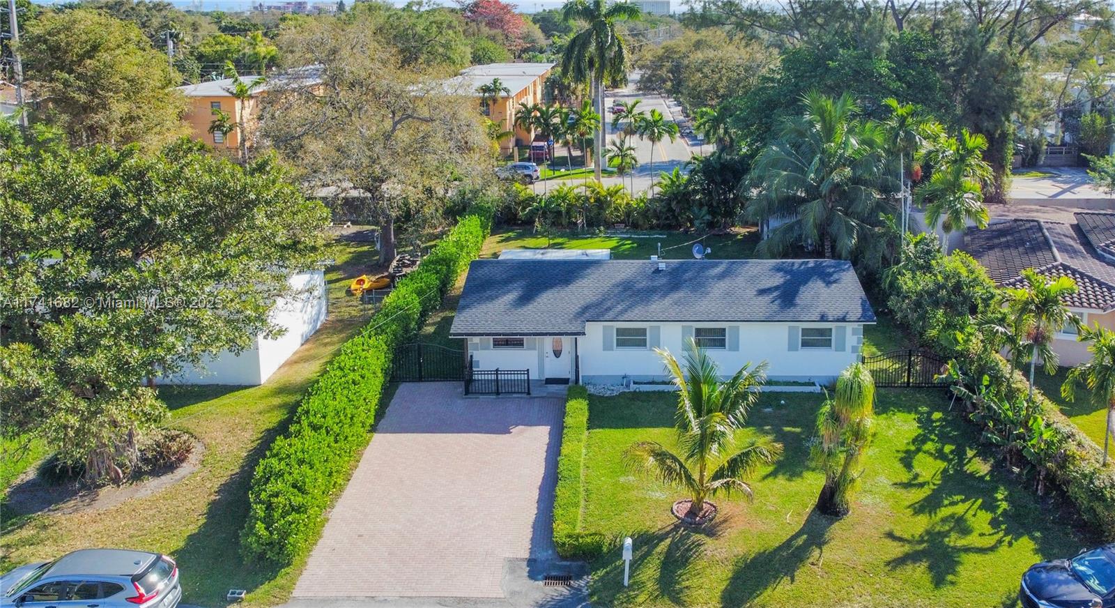 TWIN LAKE MANOR SUB - Residential