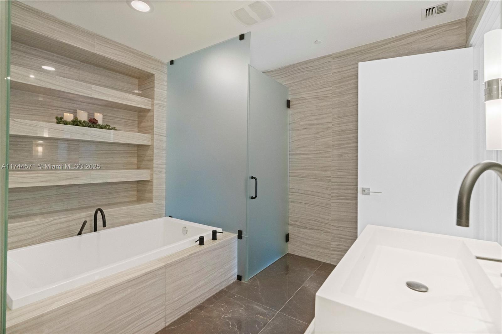 2200 FORT LAUDERDALE BEAC - Residential