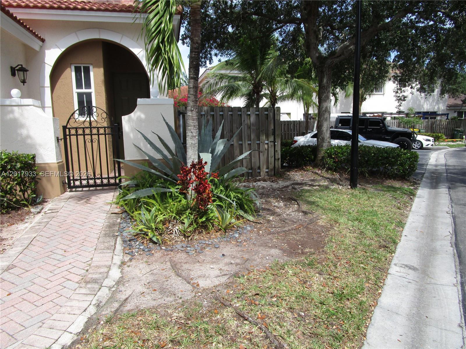 2261 NE 42nd Cir