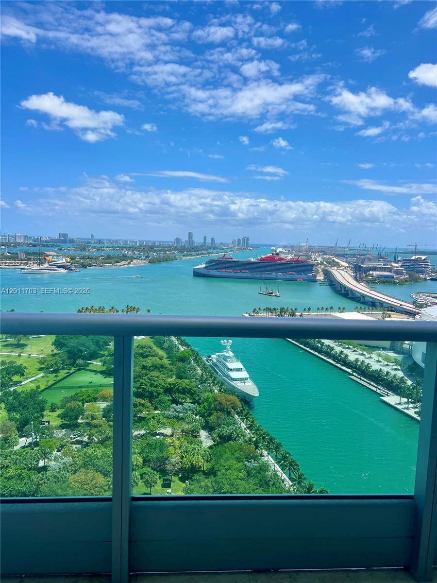 900 Biscayne - Residential