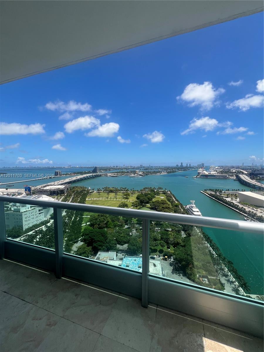 900 Biscayne - Residential