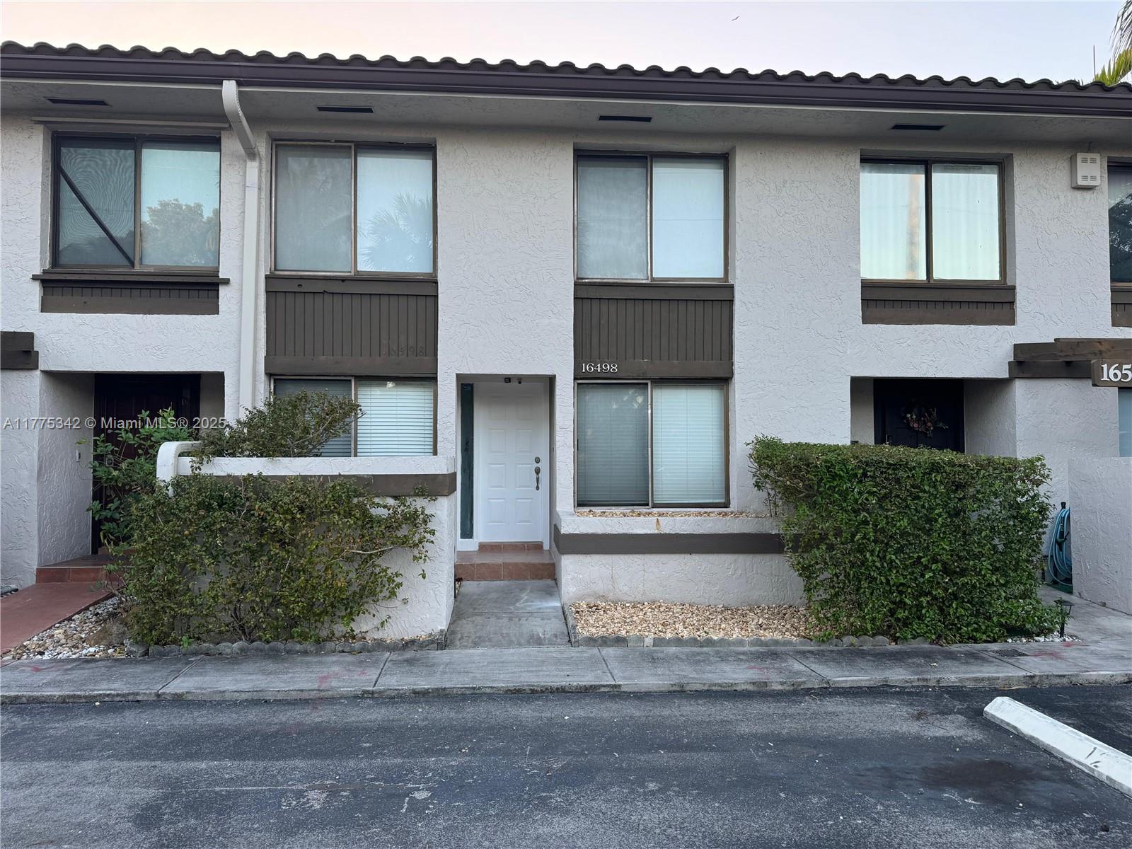 16498 Ne 26th Ave 12, North Miami Beach, Miami-Dade County, Florida - 3 Bedrooms  
3 Bathrooms - 