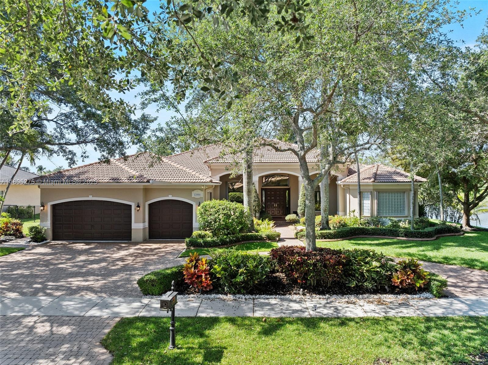 13990 Sw 41st St, Davie, Broward County, Florida - 5 Bedrooms  
4 Bathrooms - 